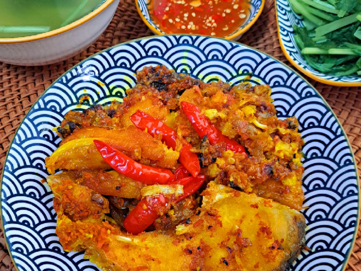 Cá trắm kho nghệ