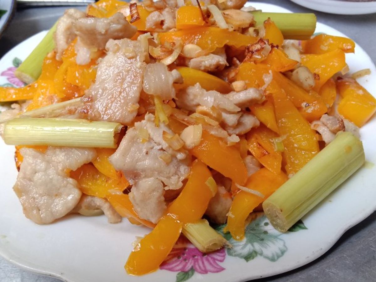 Thịt heo xào ớt chuông