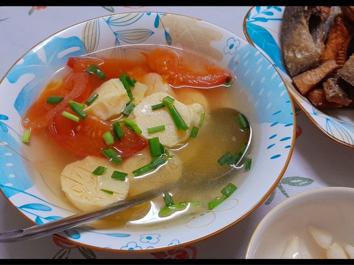 Canh cà chua nấu đậu hũ non
