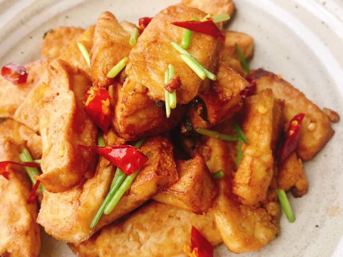 Món chay dễ làm| Đậu hũ xào ớt khô hắc xì dầu