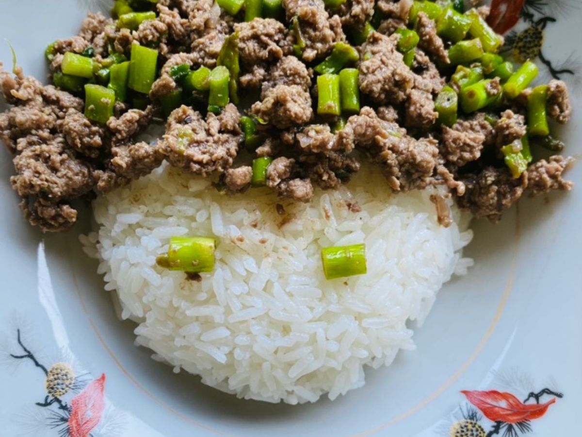 Thịt bò xào măng tây cho bé