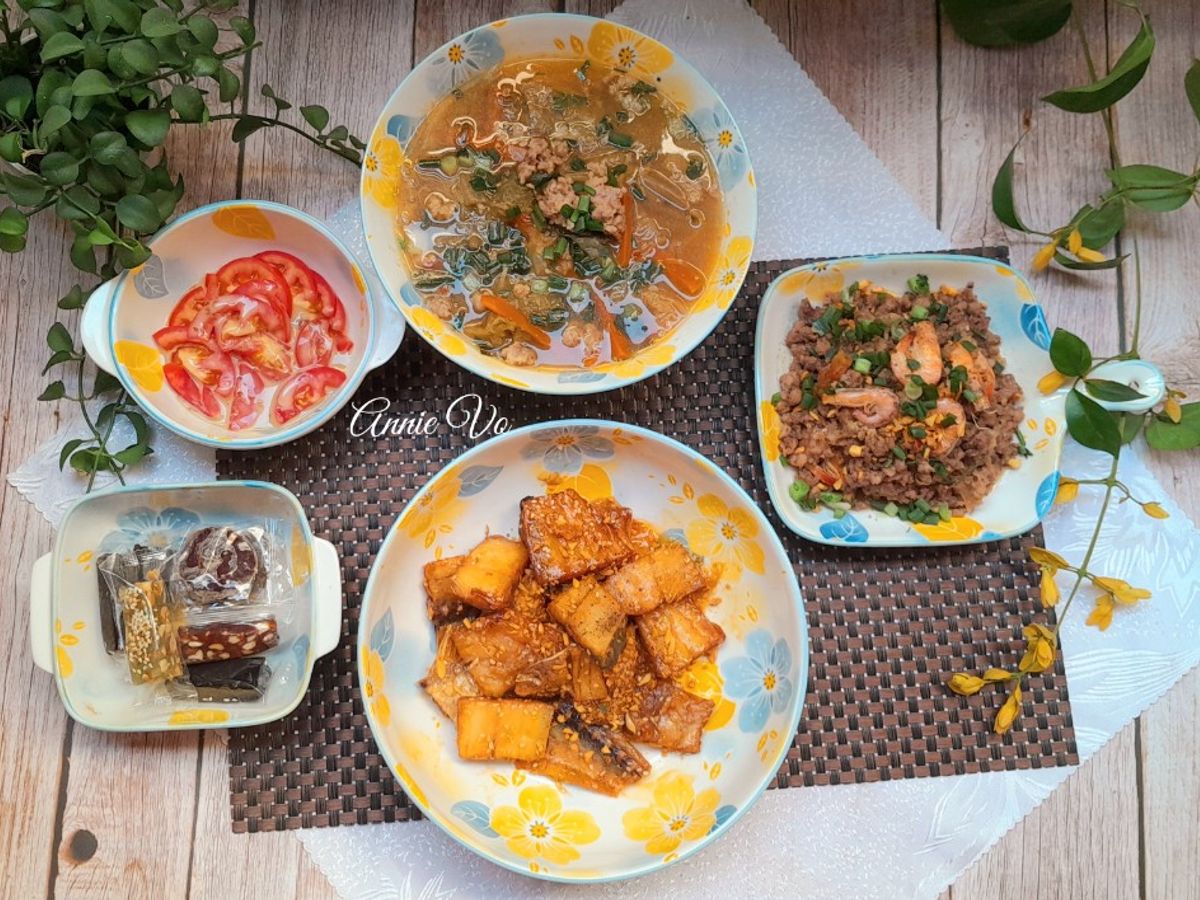 Mâm cơm vét tủ lạnh ngày cuối tuần