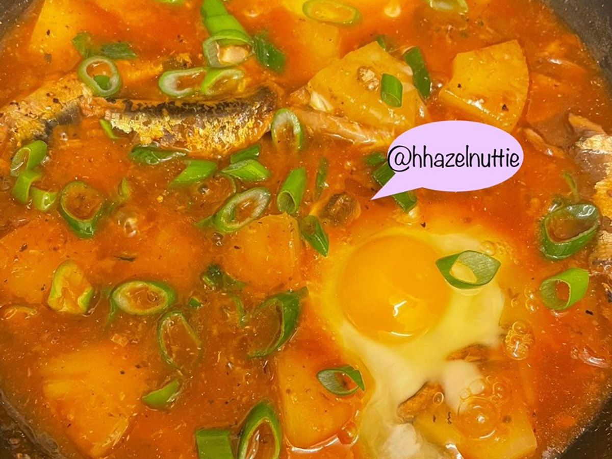 Cá hộp + dứa + trứng gà