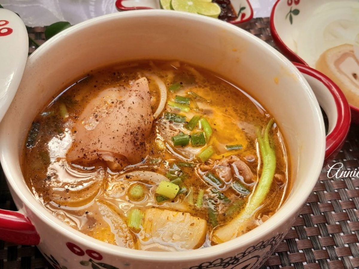 Bún bò chả bì