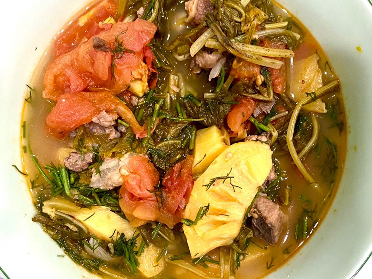 Canh thịt bò nấu dưa muối chua ngọt
