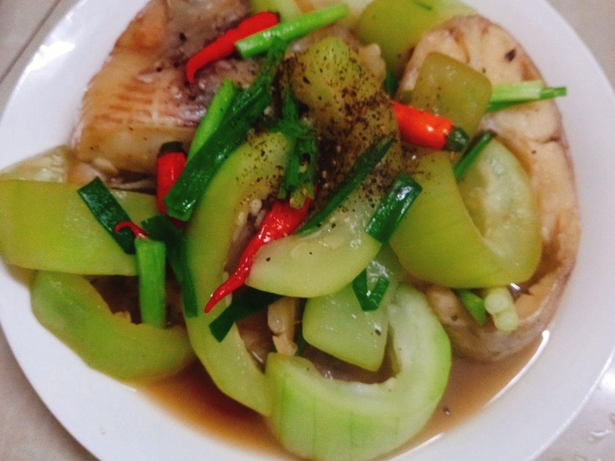 Cá điêu hồng kho bầu