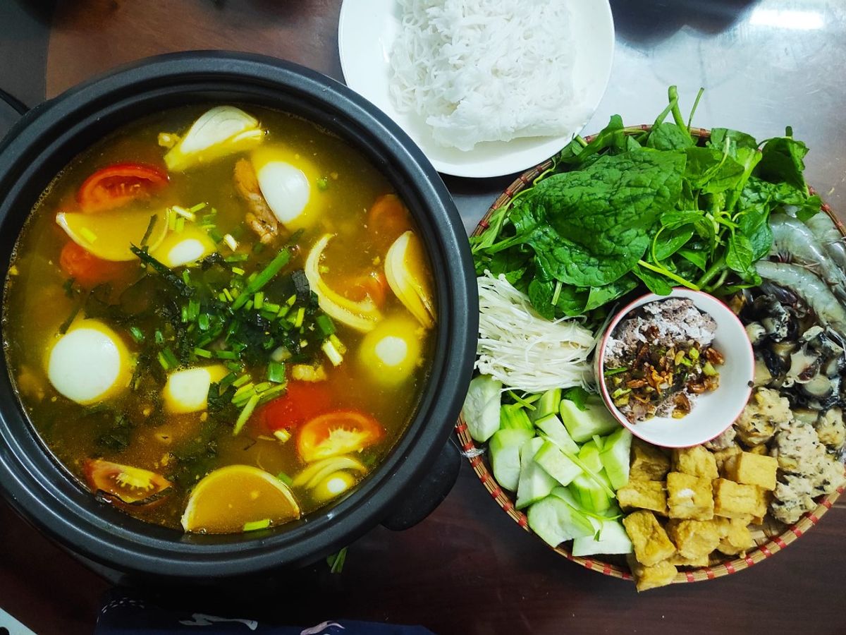 Lẩu riêu cua thanh mát cho ngày hè oi ả