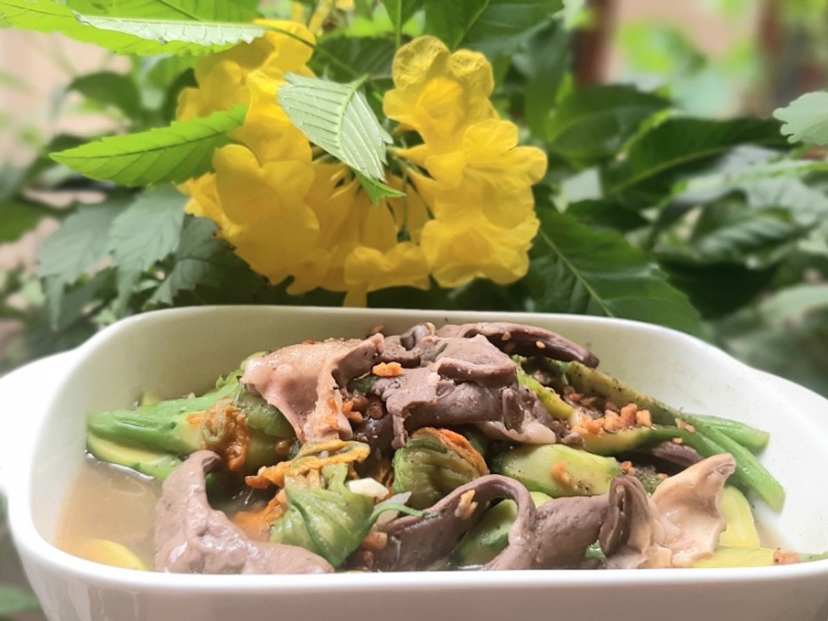 Tim heo xào bông bí