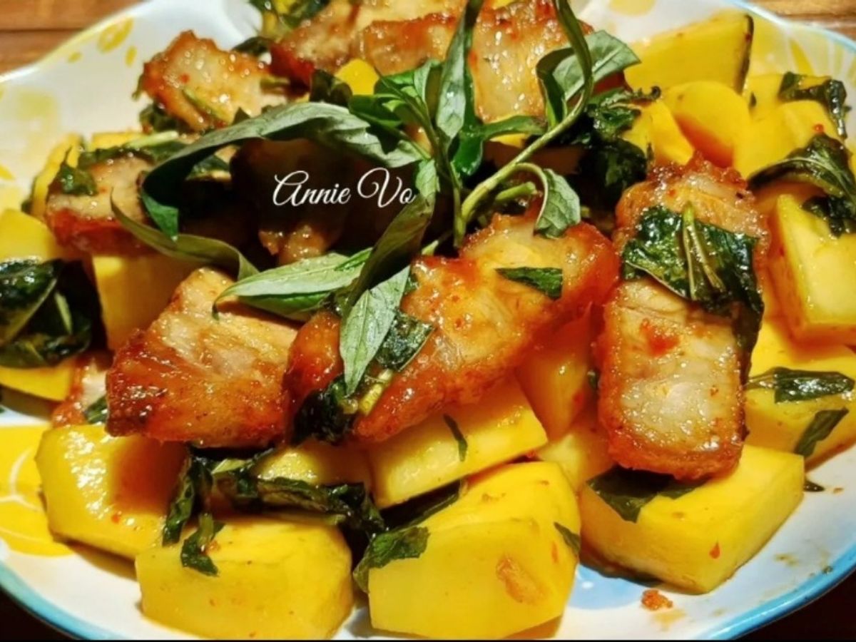 Thịt chiên giòn sốt Thái