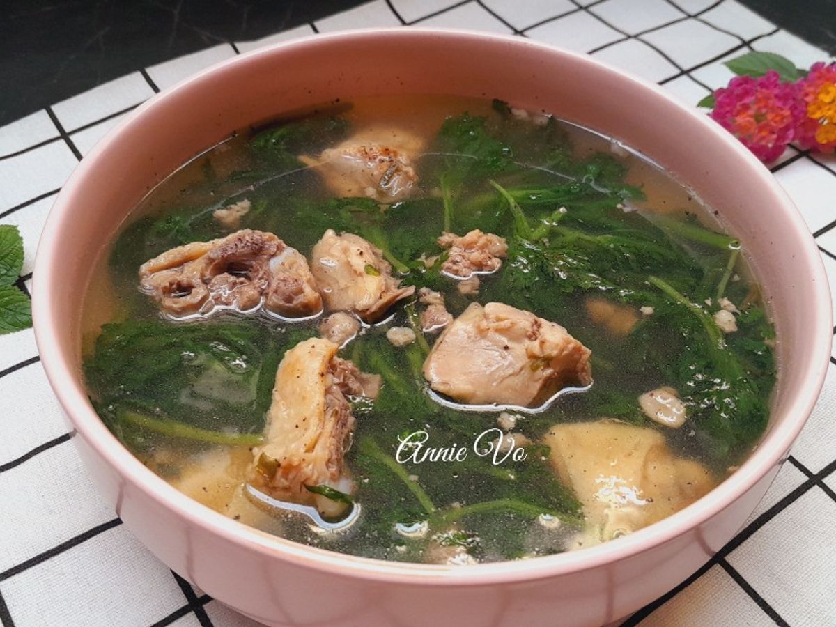 Canh rau tần ô nấu gà