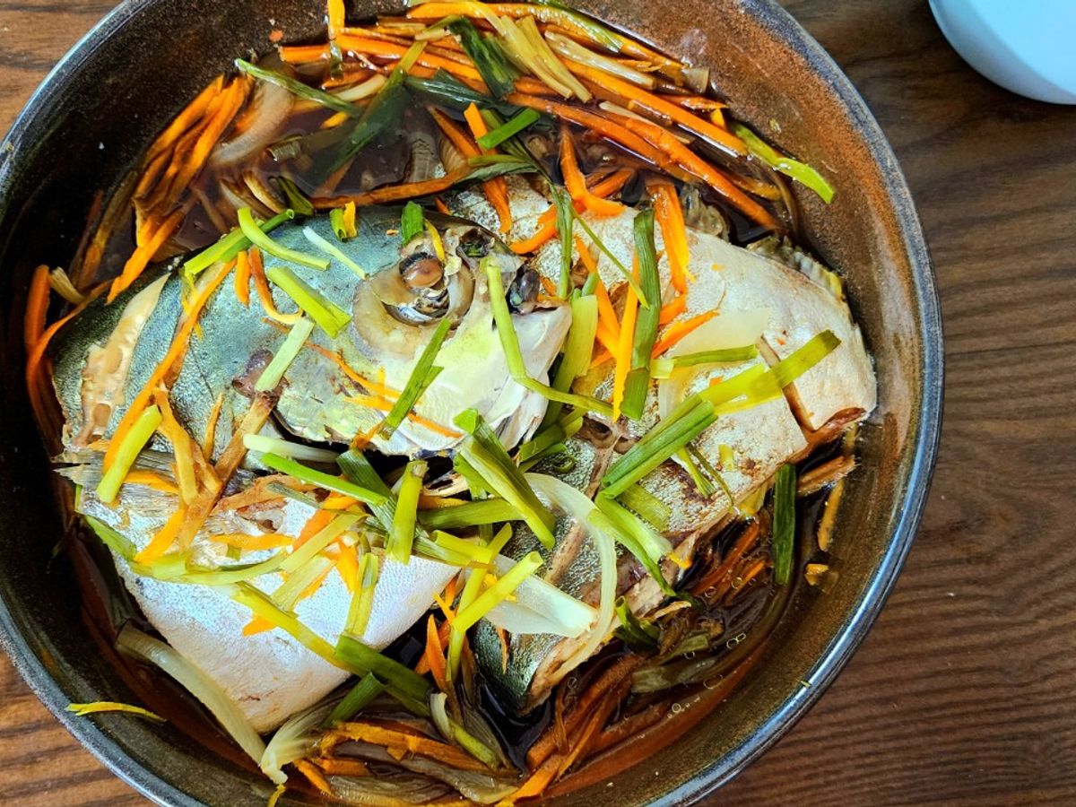 Cá chim vàng anh hấp xì dầu