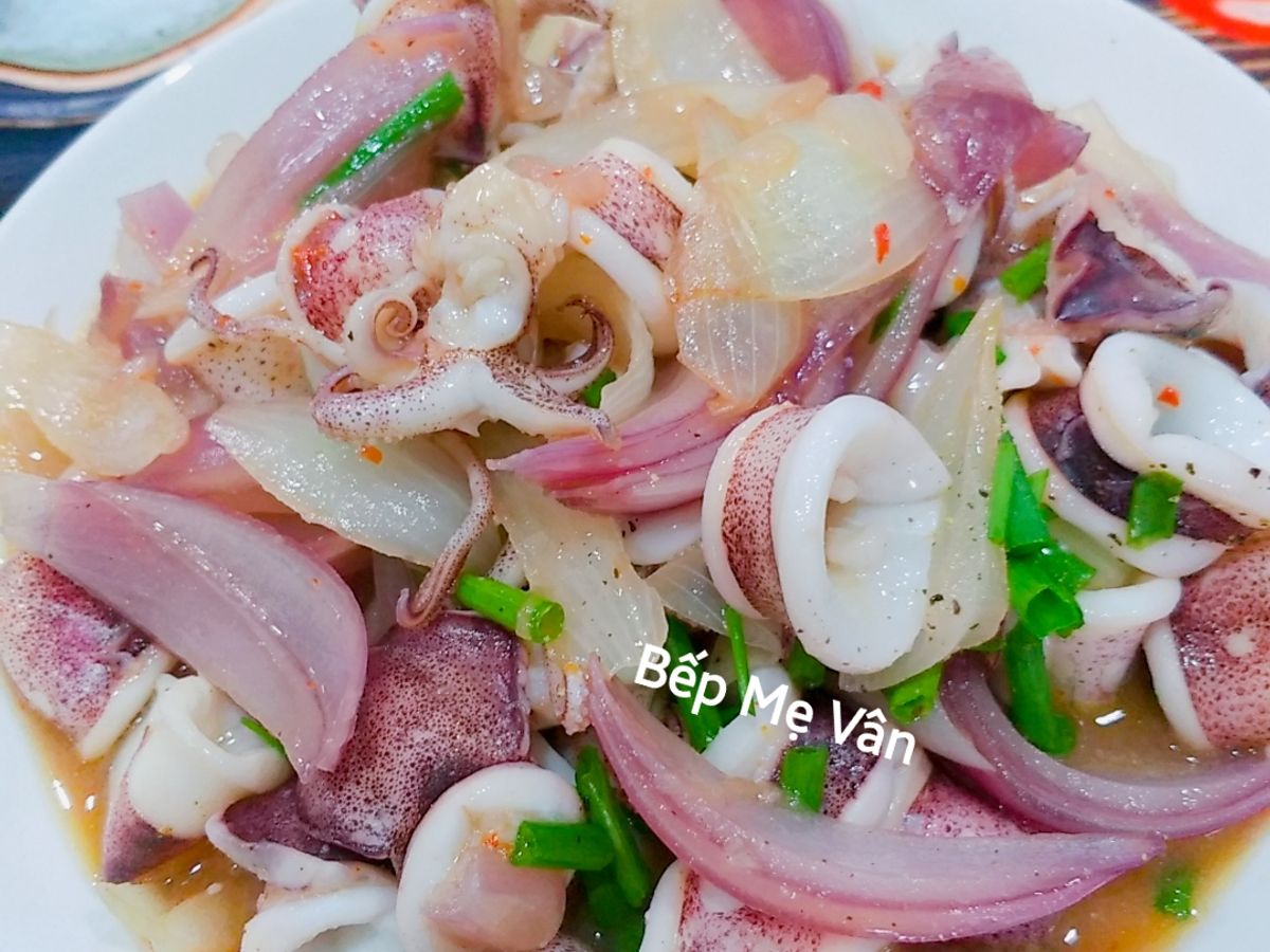 Mực xào hành tây