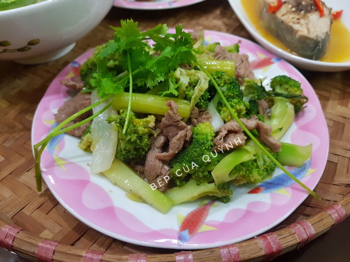 Súp lơ xanh xào thịt bò