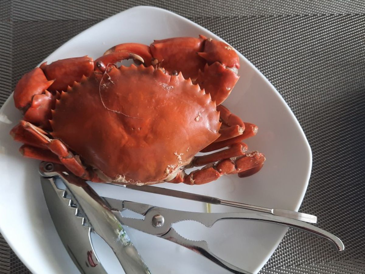 Cua hấp lò vi sóng