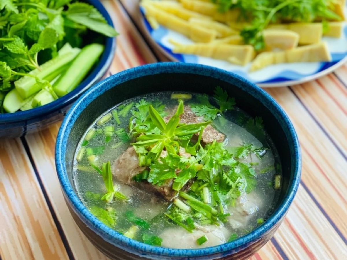 Canh Khoai Sọ Nấu Sườn Heo