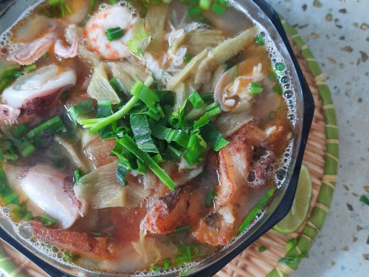 Bún hải sản dọn tủ