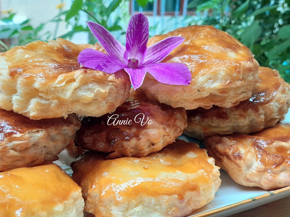 Bánh pateso nhân thịt