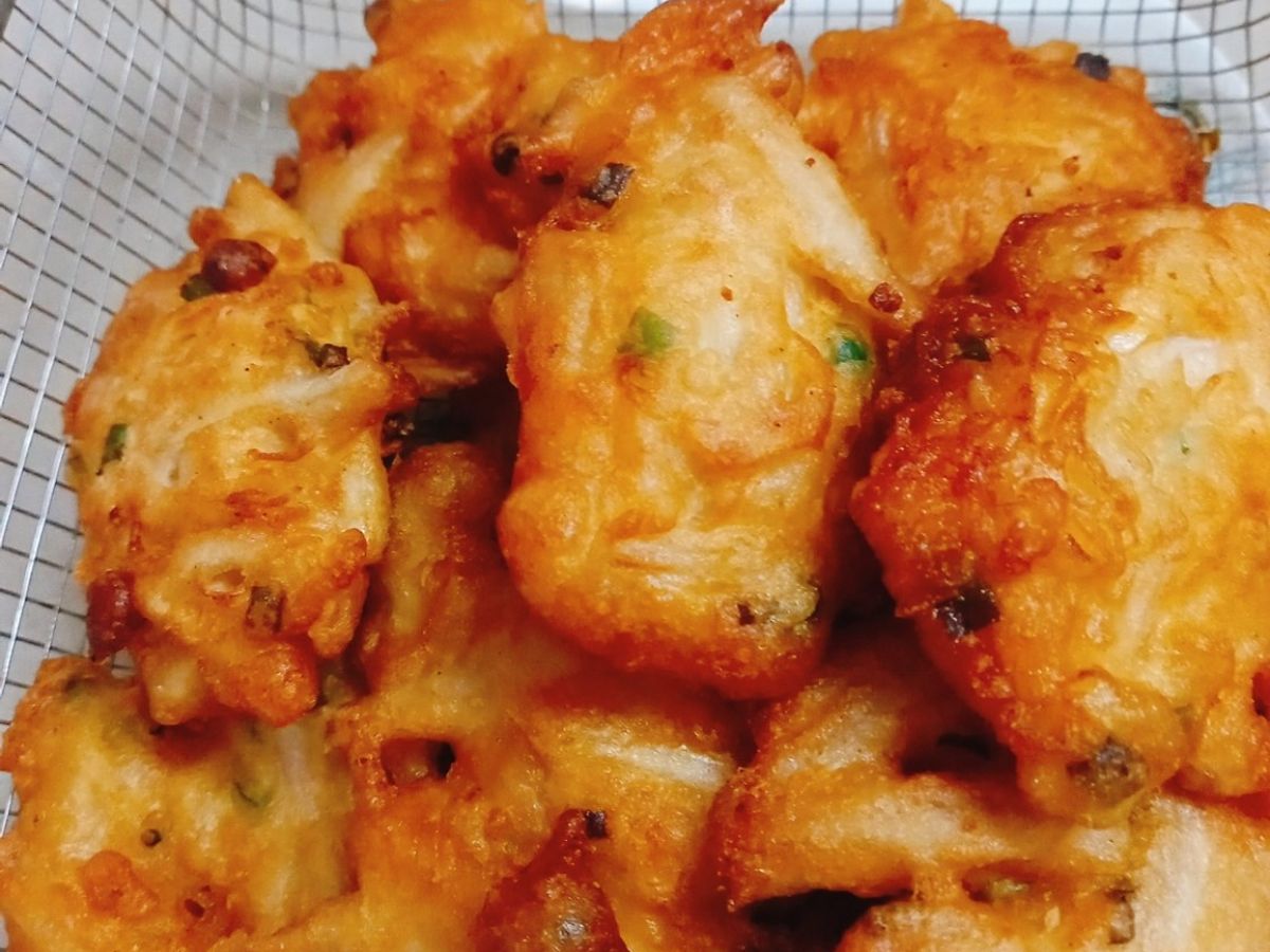 Cá cơm lăn bột chiên giòn