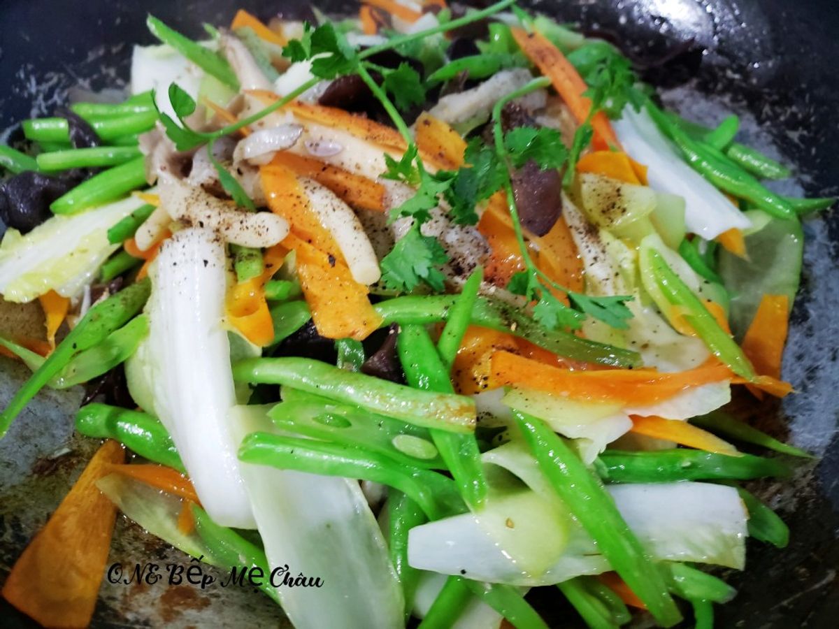 Xào chay thập cẩm với nấm bào ngư