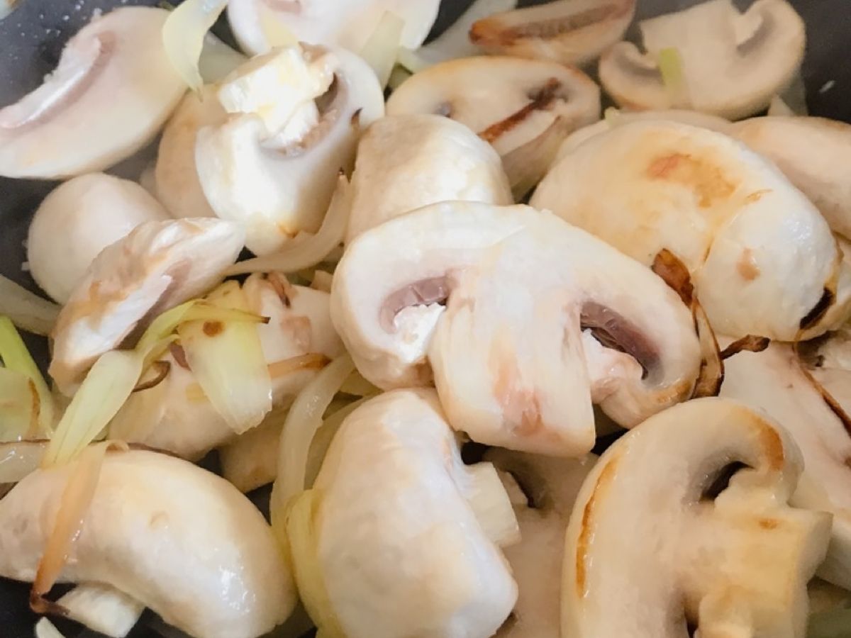 Nấm Mỡ Xào Hành Tây