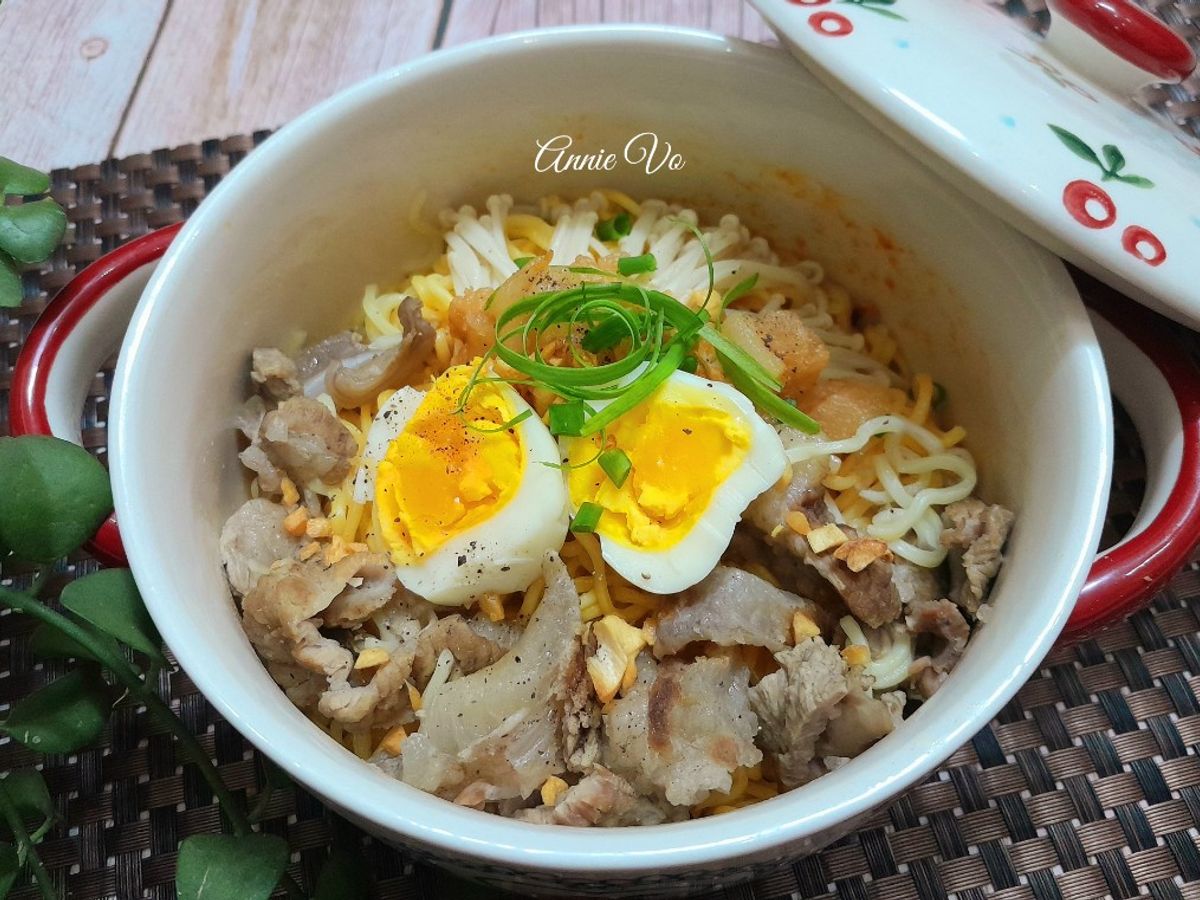Mì gói trộn bò trứng