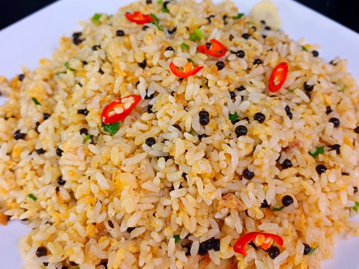 Cơm rang trứng cá tầm