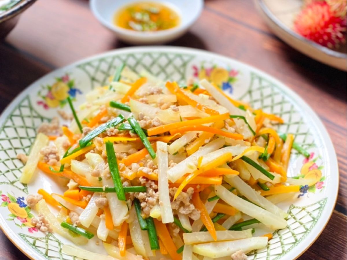 Cà Rốt Xào Su Hào Thịt Bằm