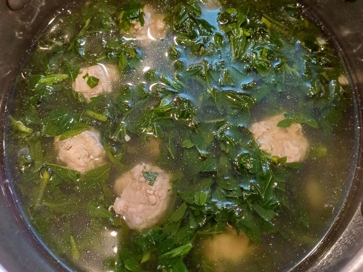 Canh ngải cứu nấu mọc thịt