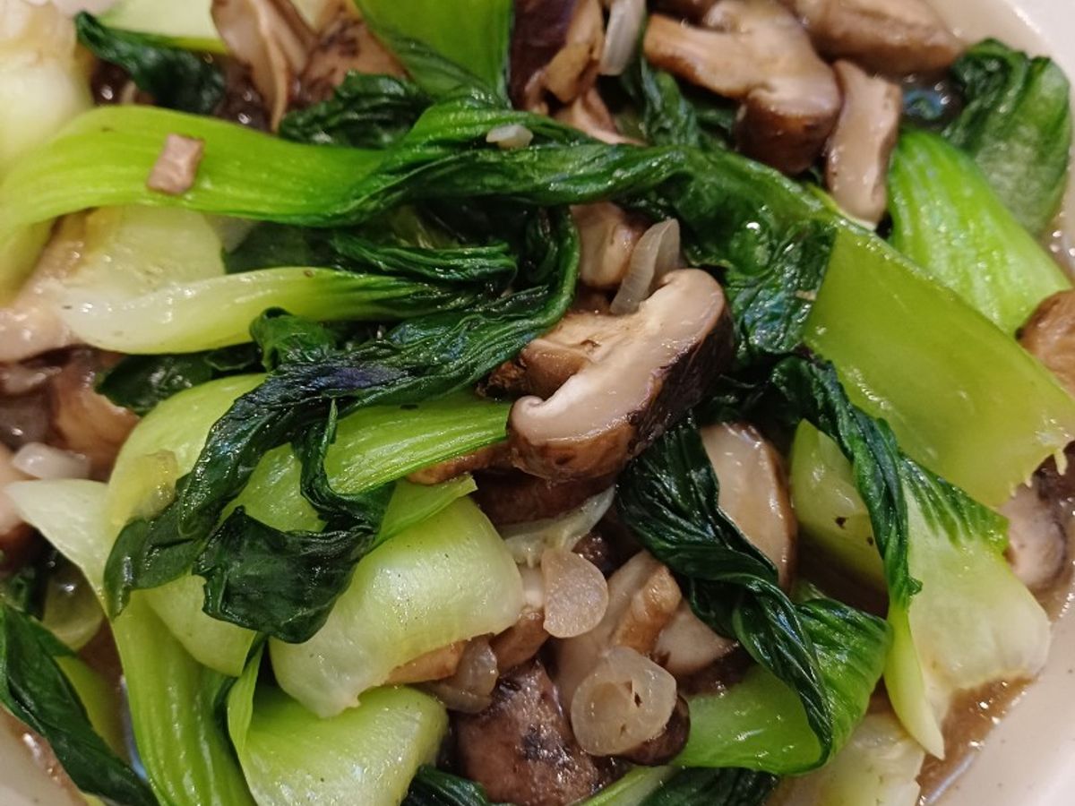 Cải thìa xào nấm hương tươi