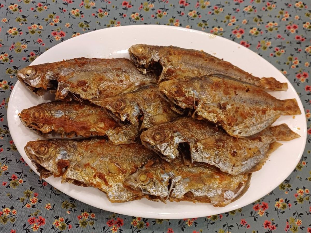Cá đội đèn chiên