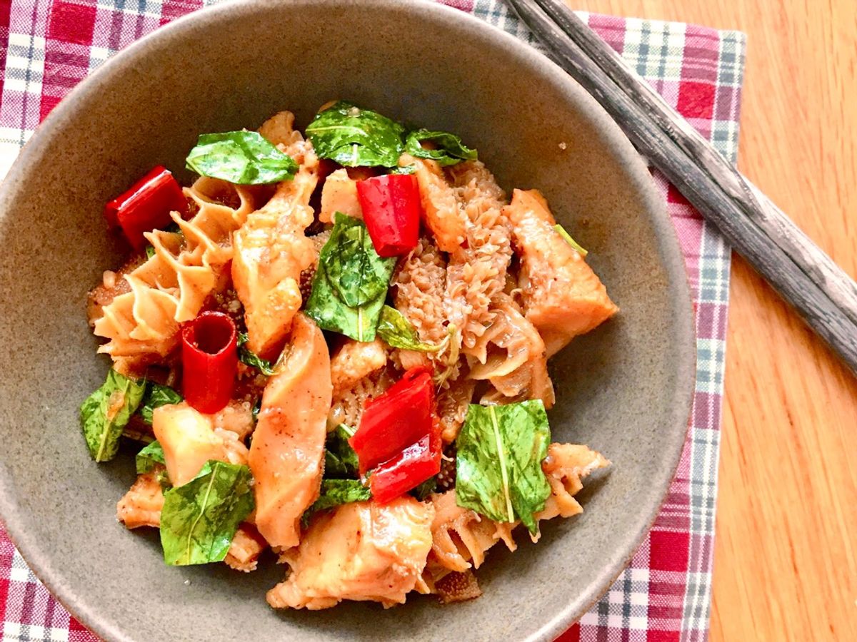 Đồ Lòng Bò Xào Rau Răm Ngũ Vị Hương
