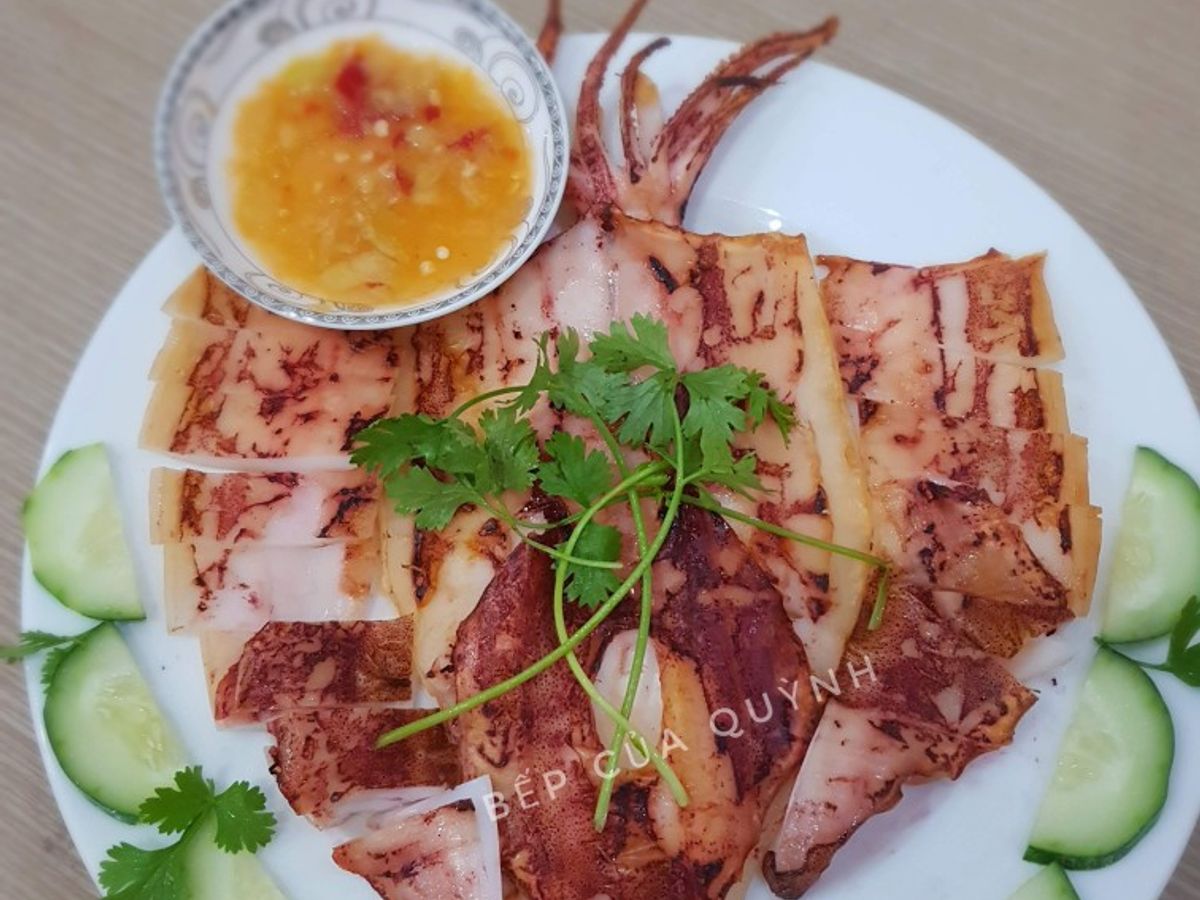 Mực ống nướng mọi