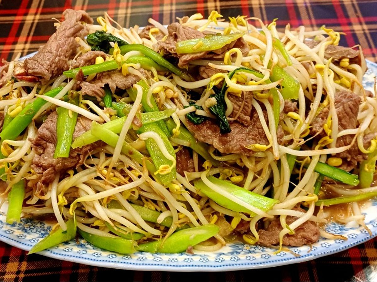 Thịt bò xào rau cải, giá đỗ
