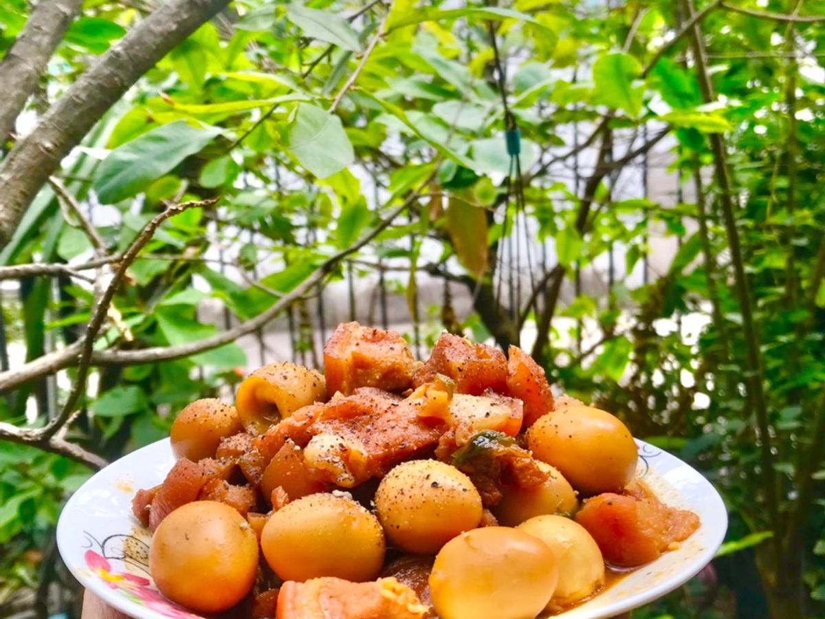 Thịt kho tiêu trứng cút