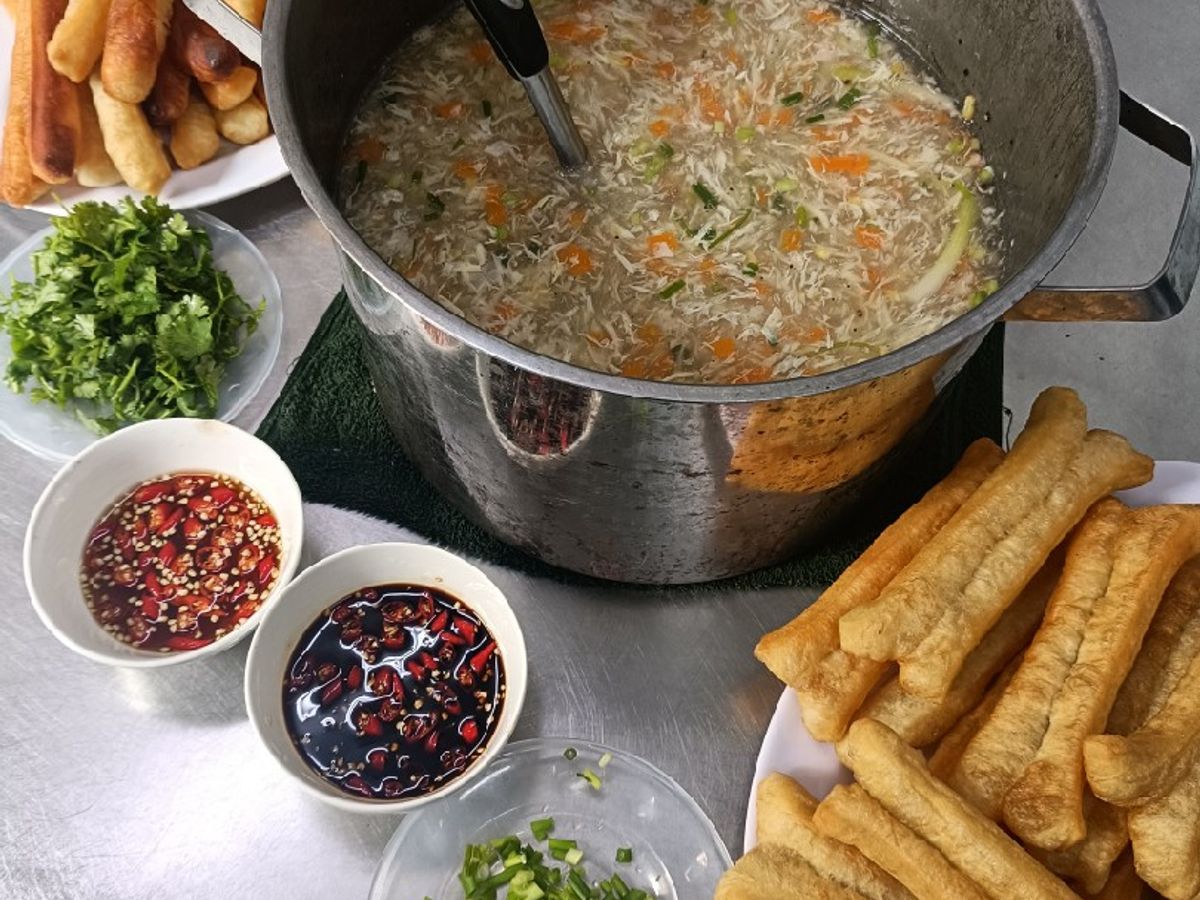 Súp xương, tôm, trứng