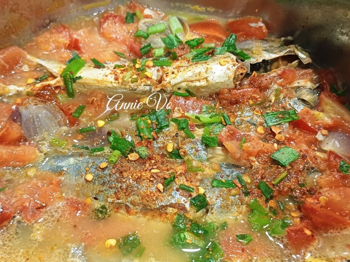 Cá nục sốt cà cay