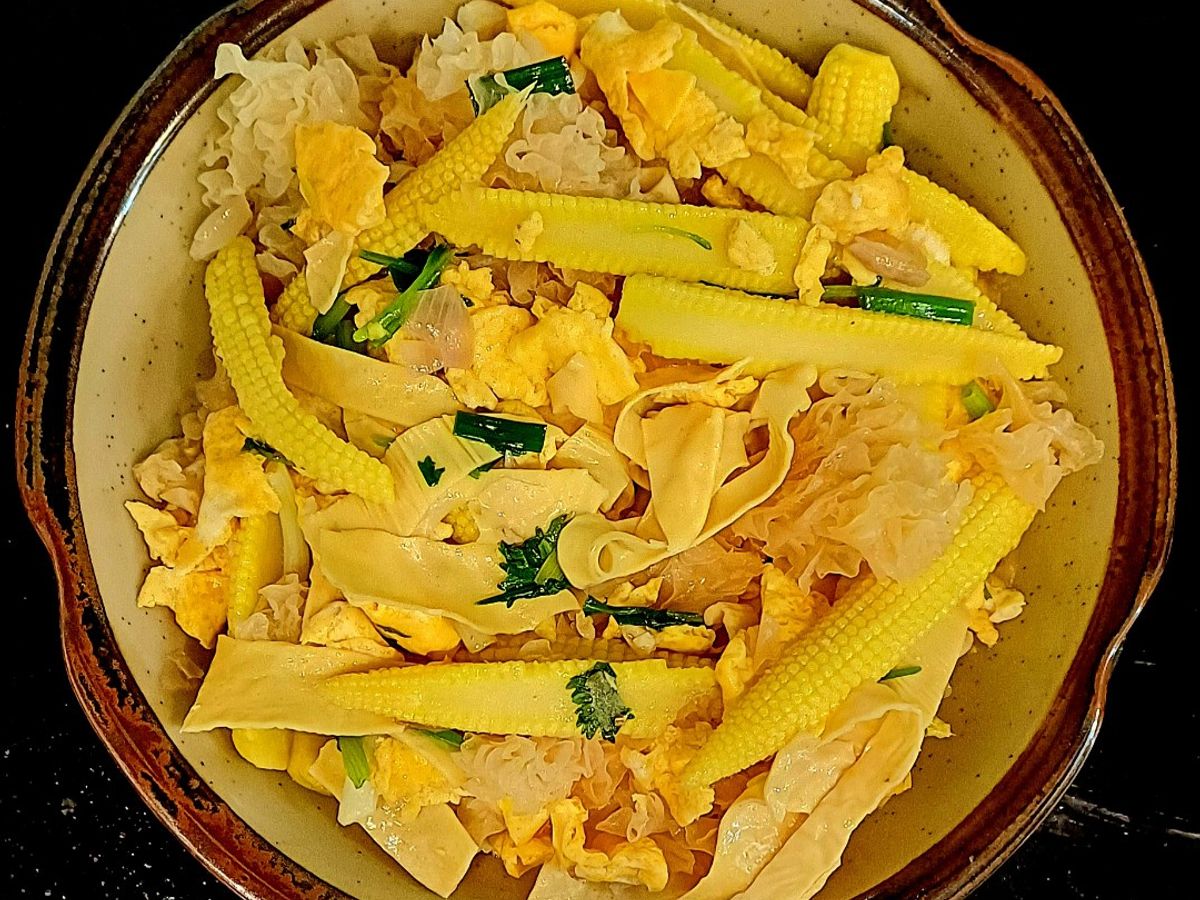 Ngô bao tử, phù trúc (tàu hũ ky), nấm tuyết xào trứng