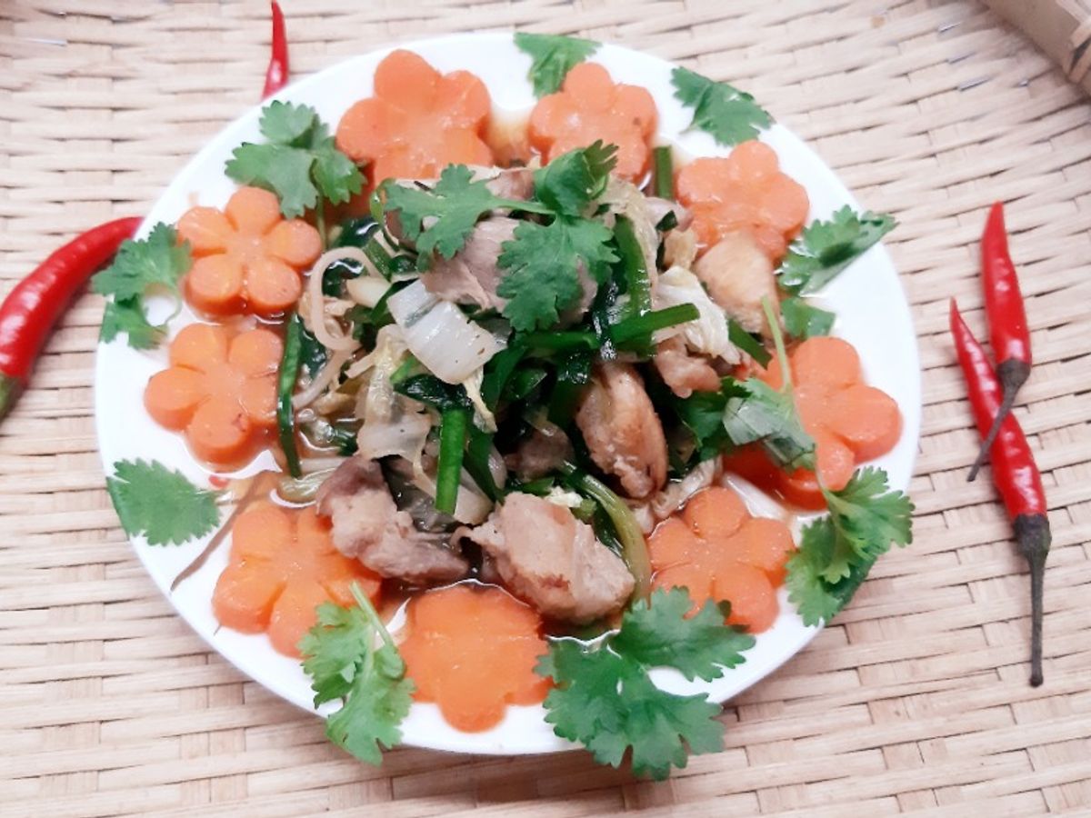 Rau củ xào thịt ba rọi