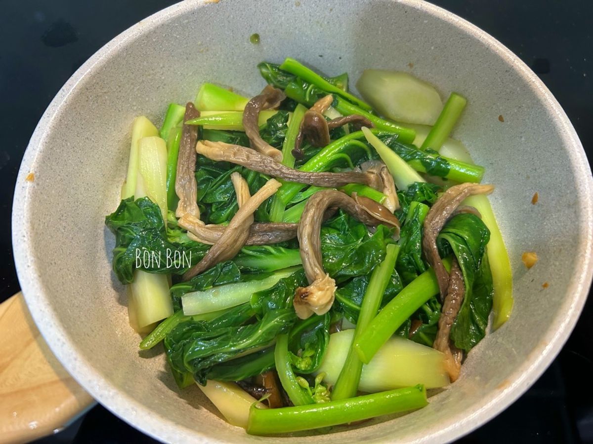 Nấm Lộc Nhung Xào Cải Rổ Chay
