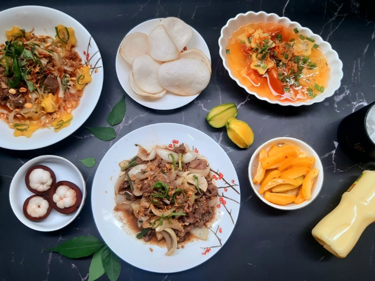 Mâm cơm ngon với các món khế nhà trồng