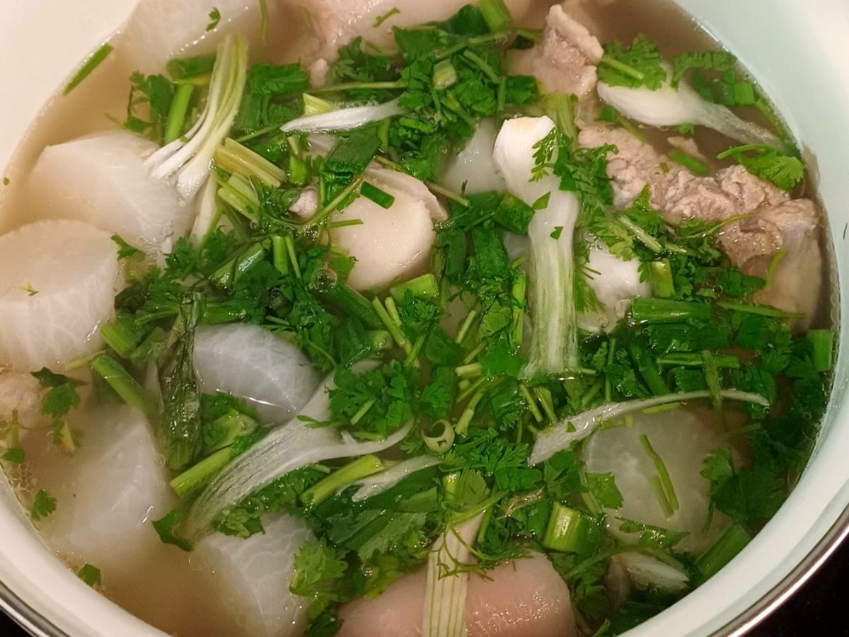 Củ cải trắng nấu đuôi heo