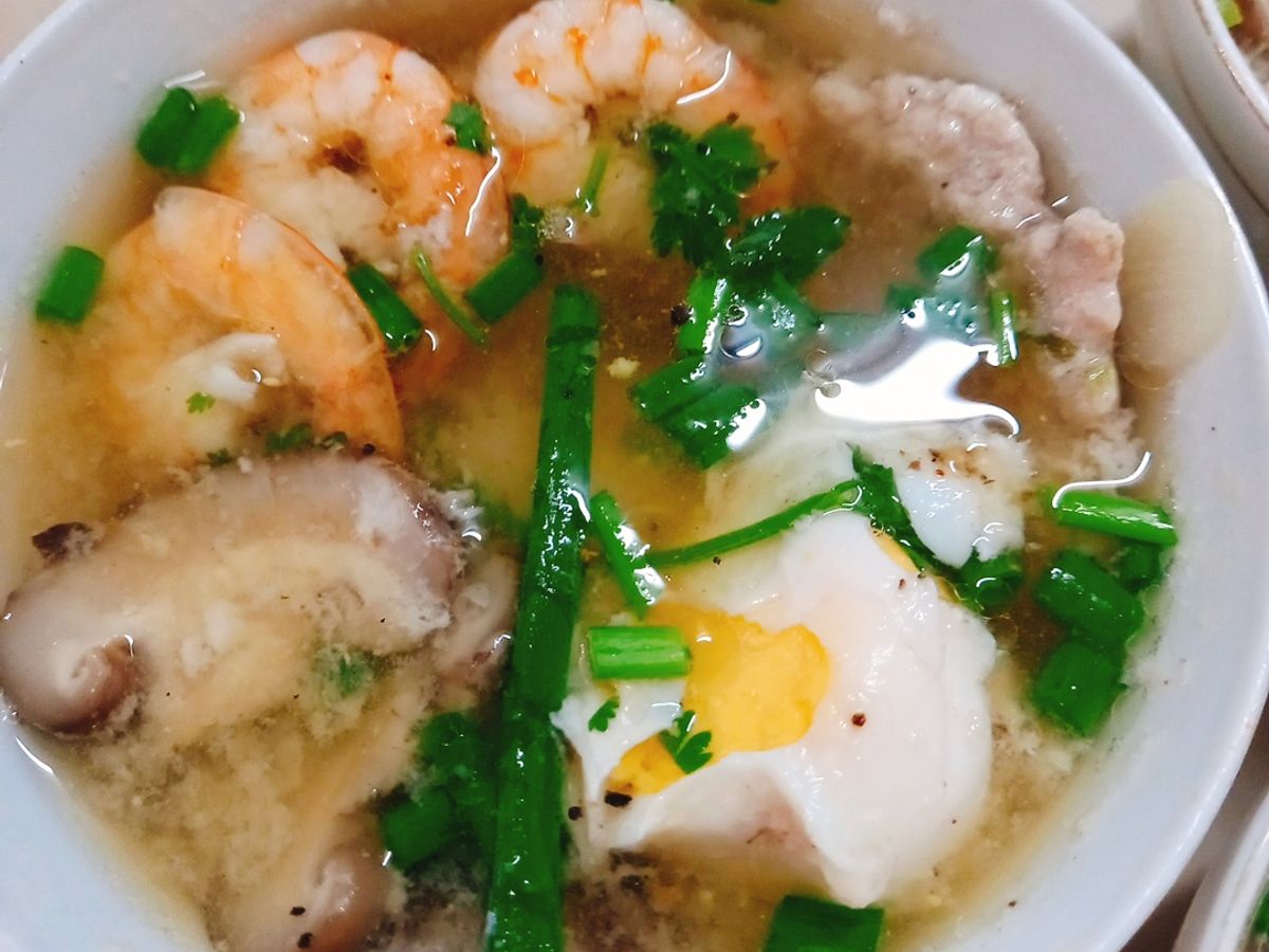 Thịt chưng trứng nấm