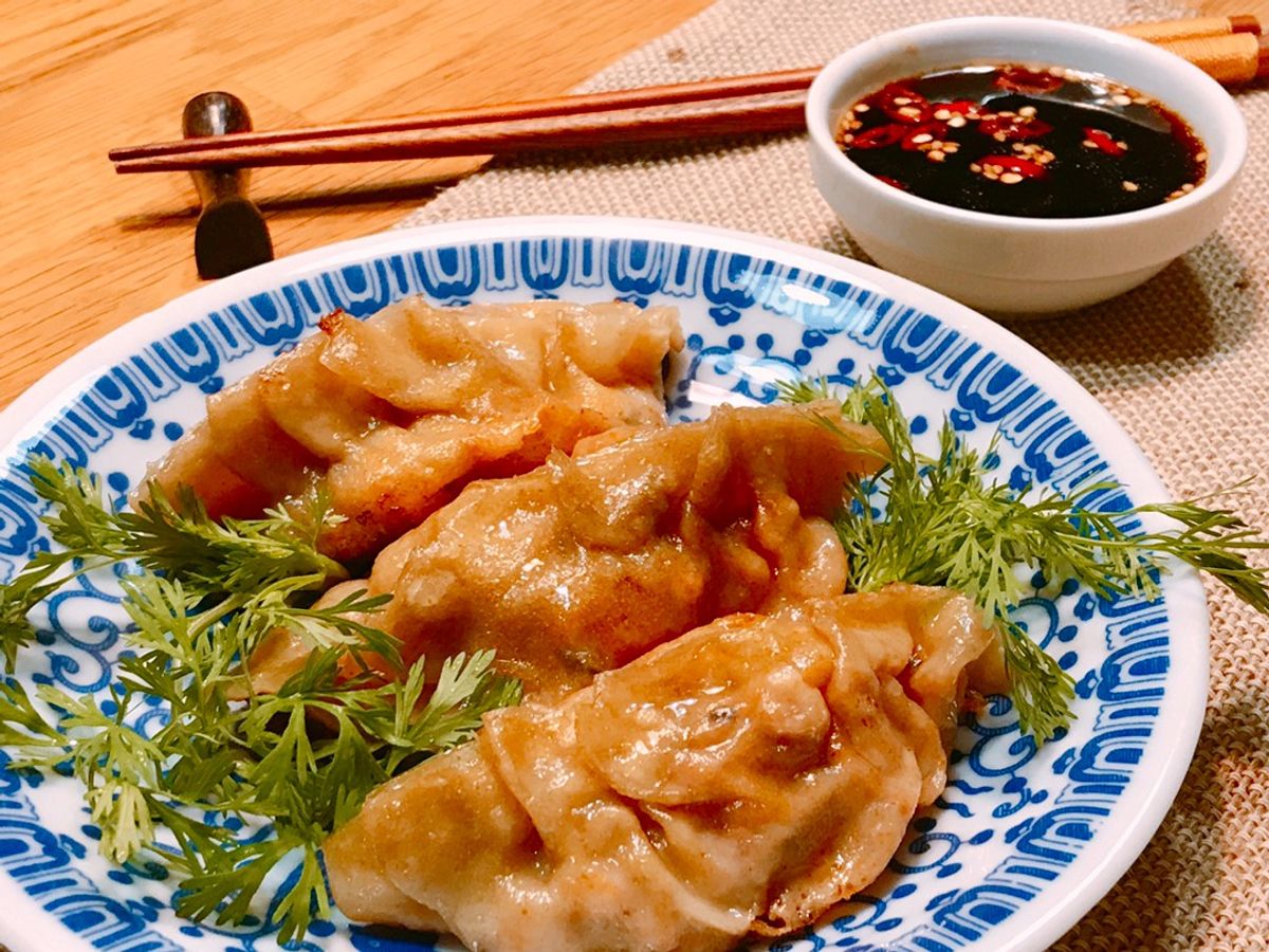 Bánh Xếp Mandu Nhân Thịt & Kim Chi Cay Chiên Nước