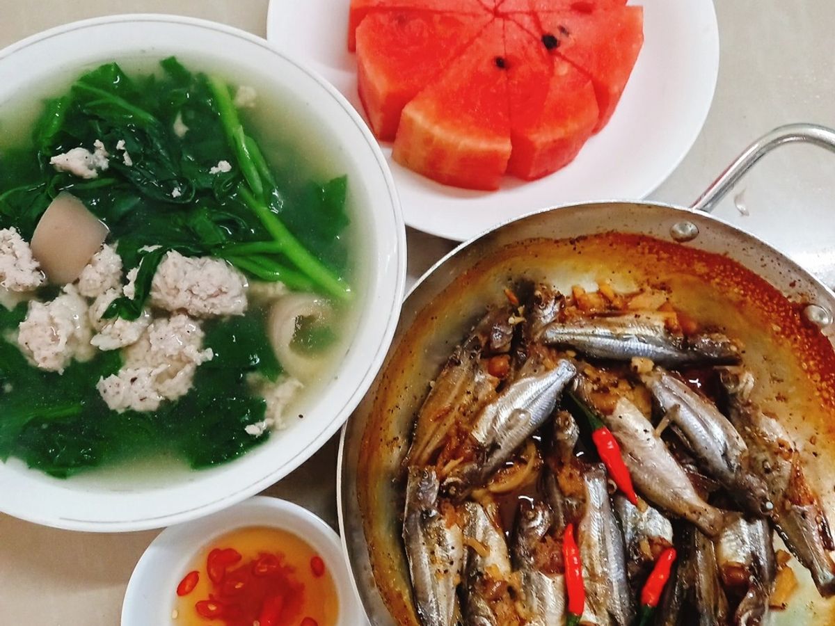 Mâm cơm mùa hè