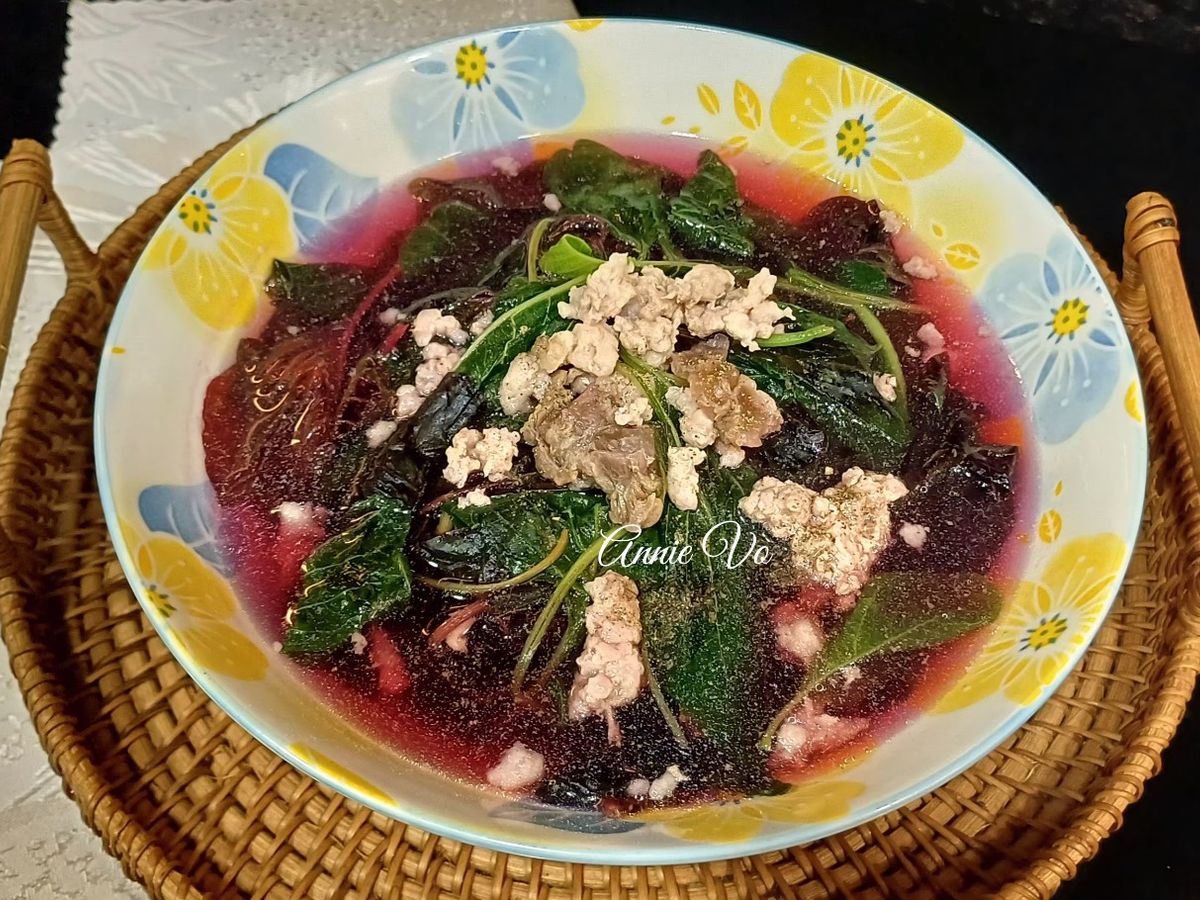Canh rau dền nấu gân bò