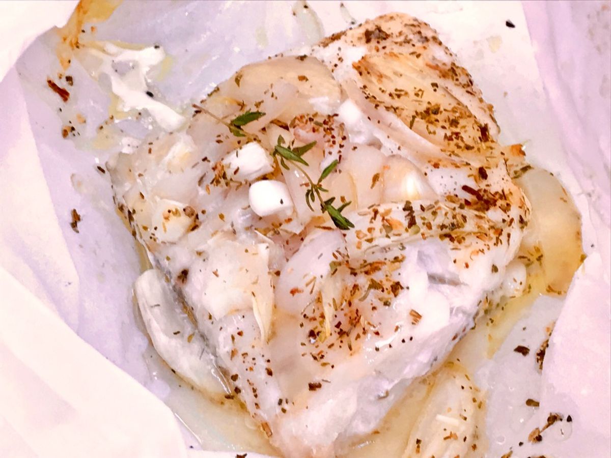 Papillote De Cabillaud - Cá Tuyết Gói Giấy Đút Lò Với Lá Thơm Provence & Dầu Olive