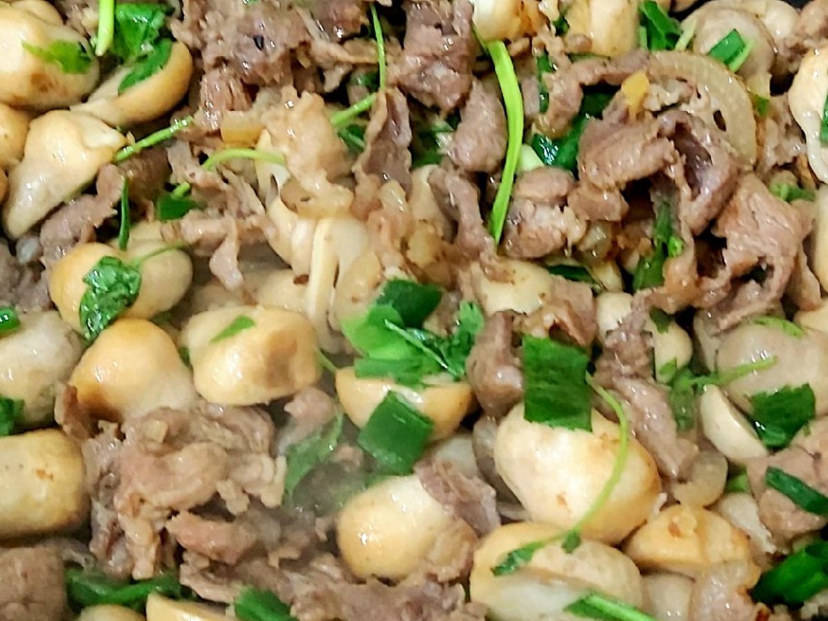 Nấm rơm xào thịt nai