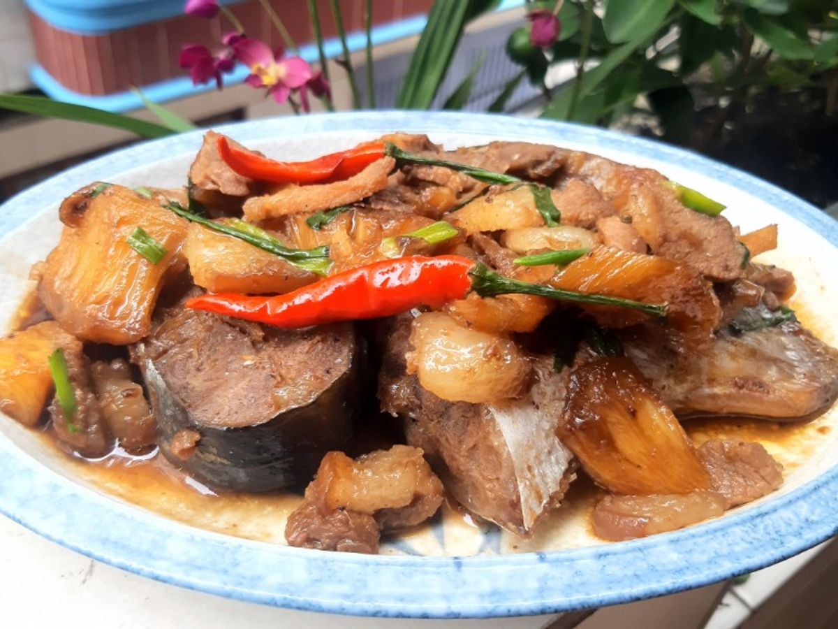 Cá hú kho thịt ba rọi và thơm