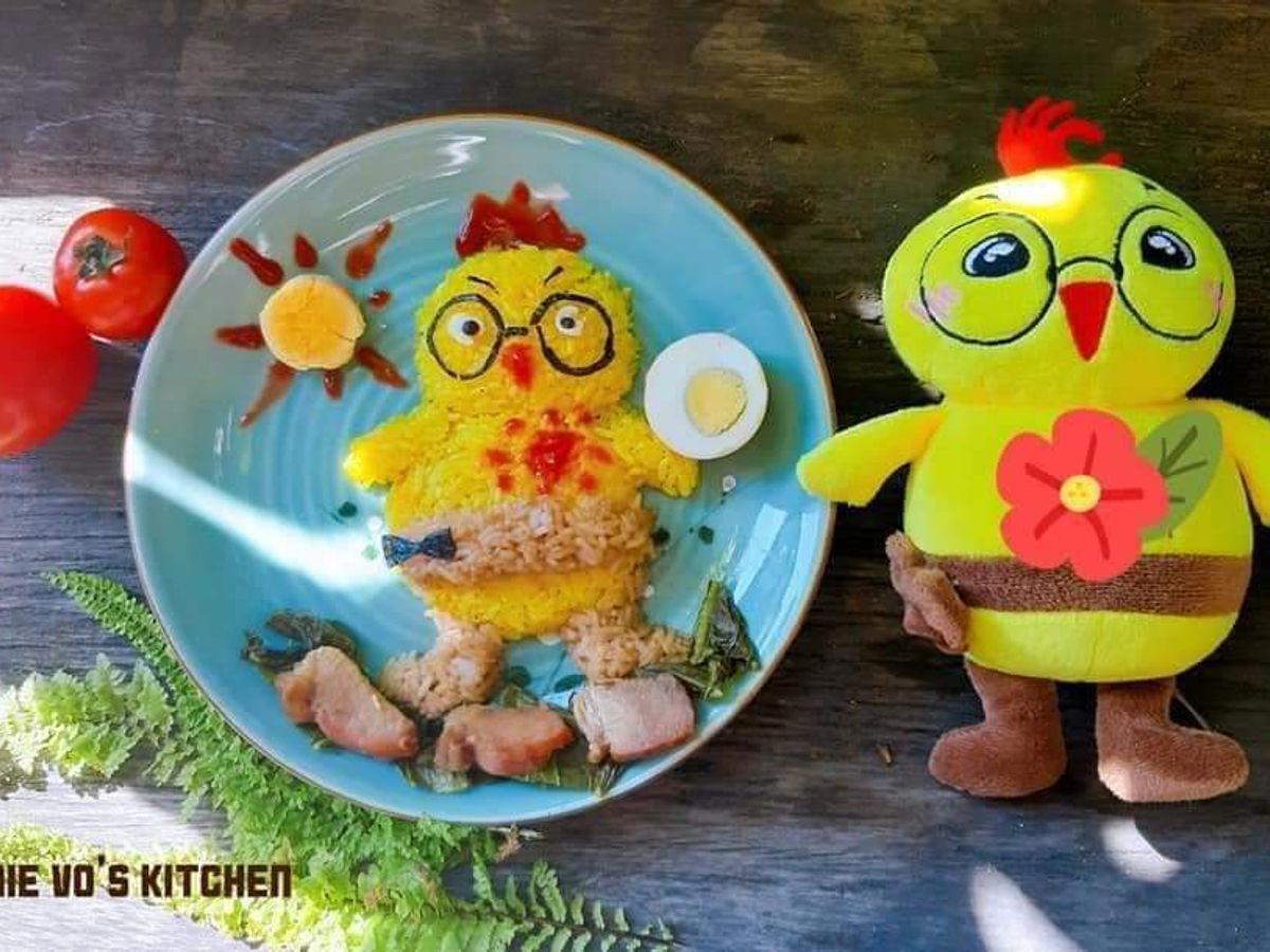 Cơm bento: Gà con ham học (Dưa chua xào thịt quay)
