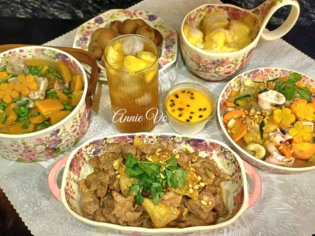 Mâm cơm mùa hè với sắc màu rực rỡ